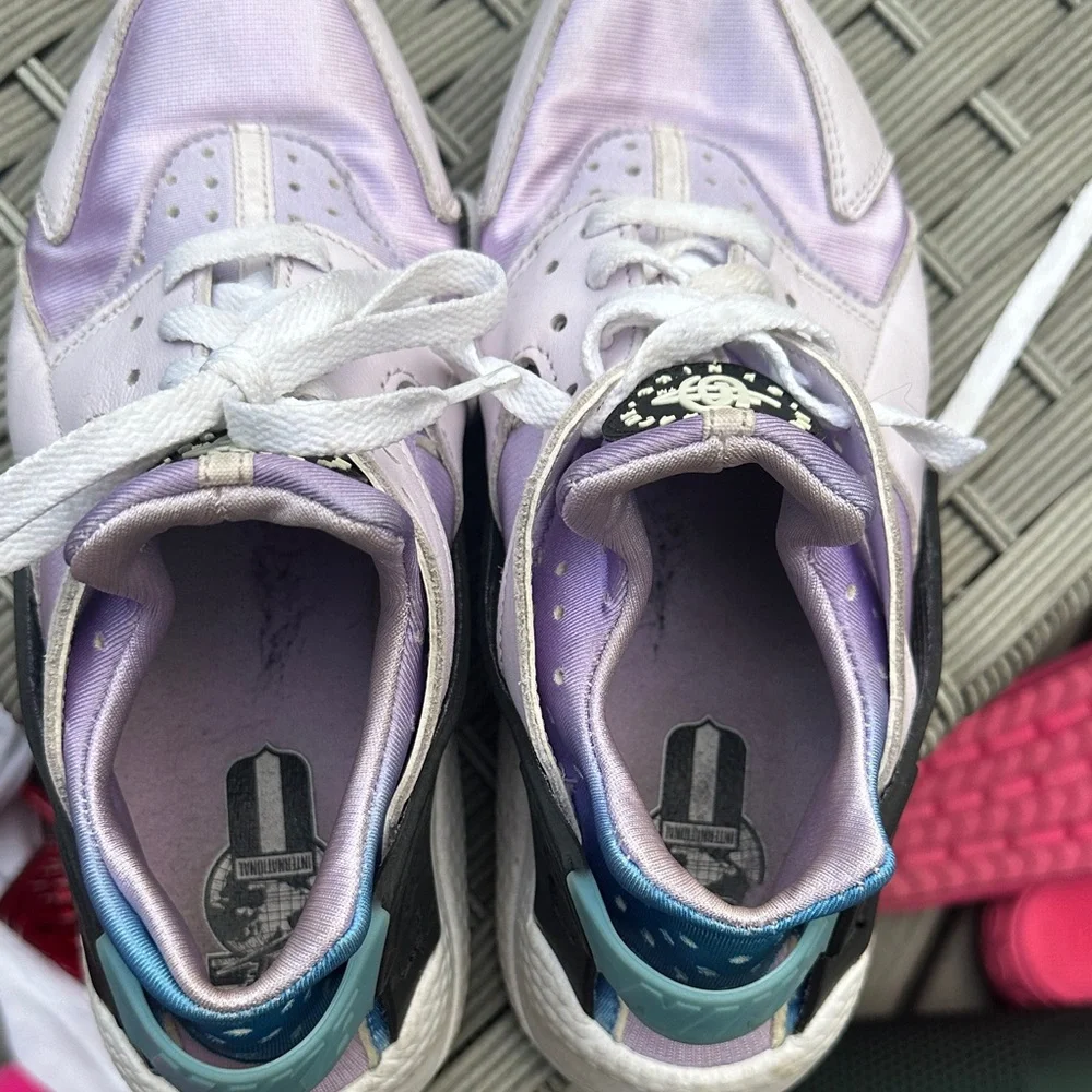 Nike Women’s Huarache Sneakers in Light Lavender and White